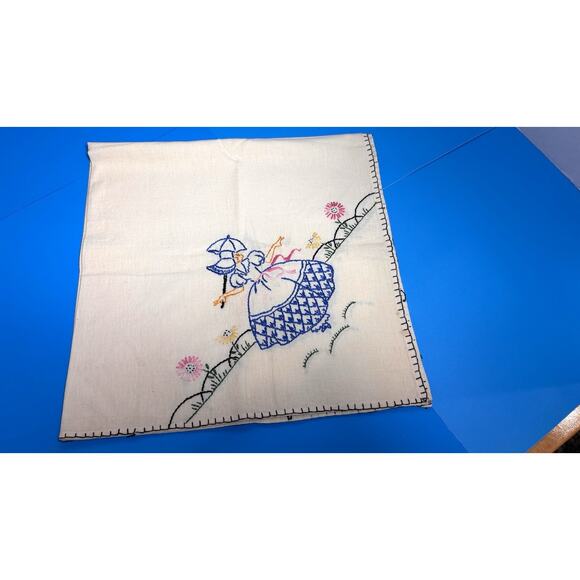 Vintage 1940s-50s Hand-Embriodered Tablecloth-Bonnet Girl Design 32" x 32" - Picture 7 of 16
